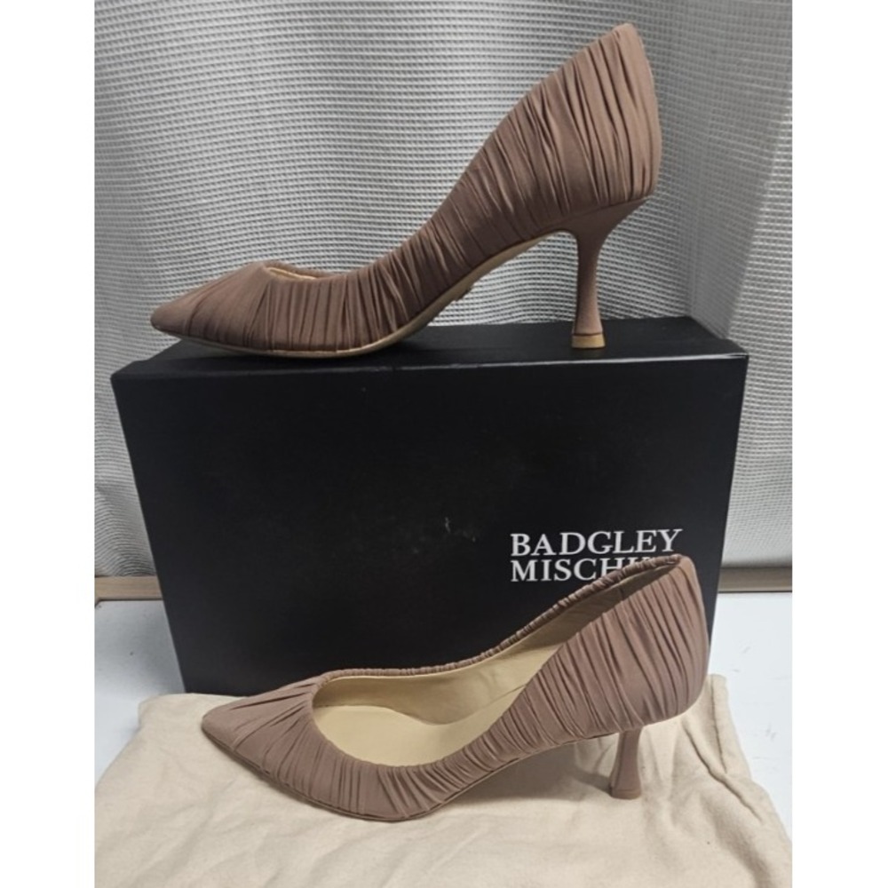 Badgley Mischka Verity Pump Dark Nude silk upper leather lining US 6.5